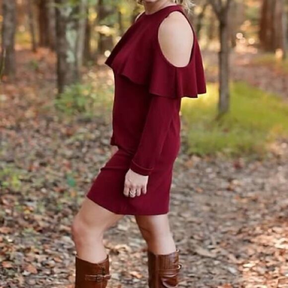 Burgundy dress with shoulder cut outs - Picture 5 of 5